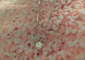 1 carat moissanite diamond pendant with silver chain.